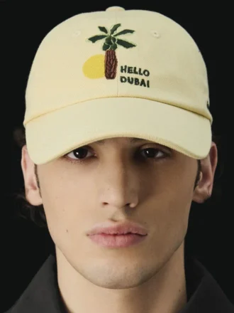 Casquette de baseball Hello Dubai Casquette à logo – vendue exclusivement en ligne et dans nos points de vente aux Émirats arabes unis