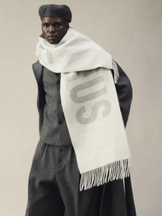 L’écharpe Jacquemus Écharpe à logo frangé L’écharpe Jacquemus Écharpe à logo frangé