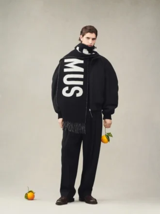 L’écharpe Jacquemus Écharpe à logo frangé L’écharpe Jacquemus Écharpe à logo frangé