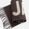 L’écharpe Jacquemus Écharpe à logo frangé L’écharpe Jacquemus Écharpe à logo frangé