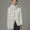 L’écharpe Jacquemus Écharpe à logo frangé L’écharpe Jacquemus Écharpe à logo frangé