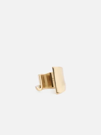 La bague J Bague « J » sculptée La bague J Bague « J » sculptée