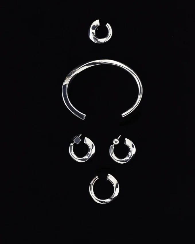 La bague Tourni Bague torsadée La bague Tourni Bague torsadée