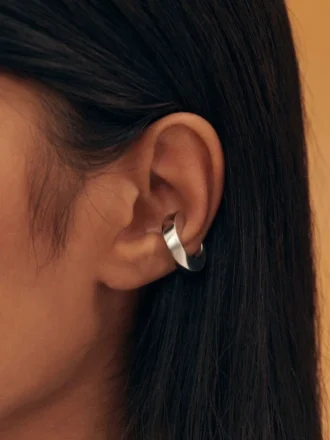 La boucle d’oreille Tourni Mini boucle d’oreille torsadée La boucle d’oreille Tourni Mini boucle d’oreille torsadée