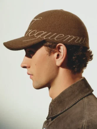 La casquette de baseball Atelier Casquette de baseball avec logo jacquard La casquette de baseball Atelier Casquette de baseball avec logo jacquard
