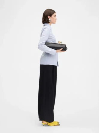 La chemise de costume Chemise de costume dos nu