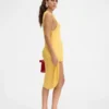 La mini-robe Peplo Mini-robe à encolure carrée