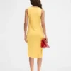 La mini-robe Peplo Mini-robe à encolure carrée