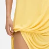 La mini-robe Peplo Mini-robe à encolure carrée