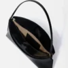 La pochette Ovalo Sac à bandoulière plié