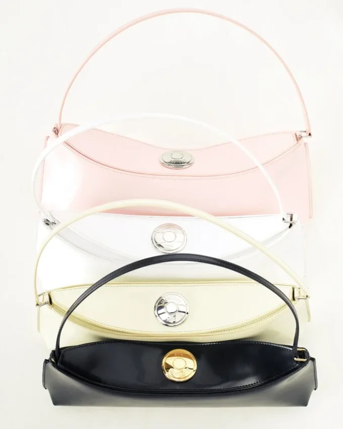 La pochette Ovalo Sac à bandoulière plié