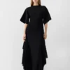 La robe en maille Mistral Robe drapée à manches courtes La robe en maille Mistral Robe drapée à manches courtes