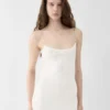 La robe en maille plumetis Robe drapée transparente La robe en maille plumetis Robe drapée transparente