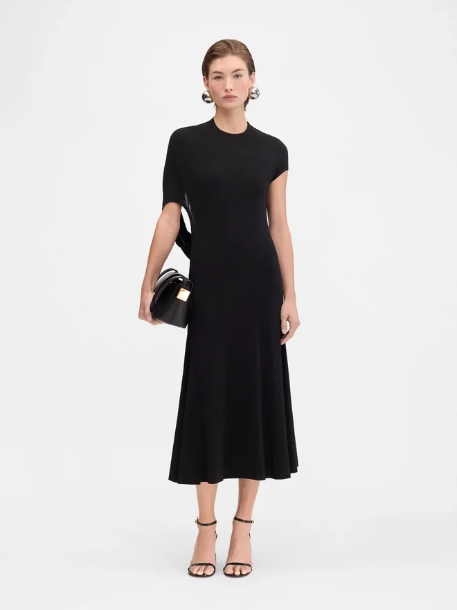 La robe Salerno Robe asymétrique drapée La robe Salerno Robe asymétrique drapée