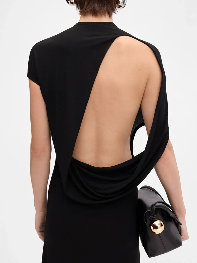 La robe Salerno Robe asymétrique drapée La robe Salerno Robe asymétrique drapée
