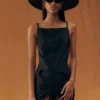La robe Spiaggia Robe à encolure carrée avec body intégré