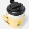 La tasse Dubai Tasse de voyage – vendue exclusivement en ligne et dans nos points de vente aux Émirats arabes unis La tasse Dubai Tasse de voyage – vendue exclusivement en ligne et dans nos points de vente aux Émirats arabes unis