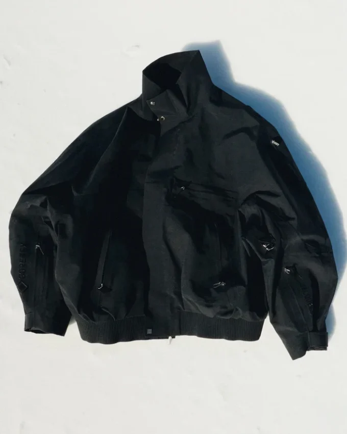 La veste Gore-Tex Veste 2 en 1 Gore-Tex Jacquemus + Nike – Collaboration Jacquemus + Nike La veste Gore-Tex Veste 2 en 1 Gore-Tex Jacquemus + Nike – Collaboration Jacquemus + Nike