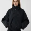 La veste Gore-Tex Veste 2 en 1 Gore-Tex Jacquemus + Nike – Collaboration Jacquemus + Nike La veste Gore-Tex Veste 2 en 1 Gore-Tex Jacquemus + Nike – Collaboration Jacquemus + Nike