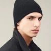 Le bonnet J Bonnet à fines côtes Le bonnet J Bonnet à fines côtes