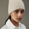 Le bonnet J Bonnet à fines côtes Le bonnet J Bonnet à fines côtes