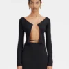 Le cardigan long en maille Pralù sans coutures avec logo charm Le cardigan long en maille Pralù sans coutures avec logo charm