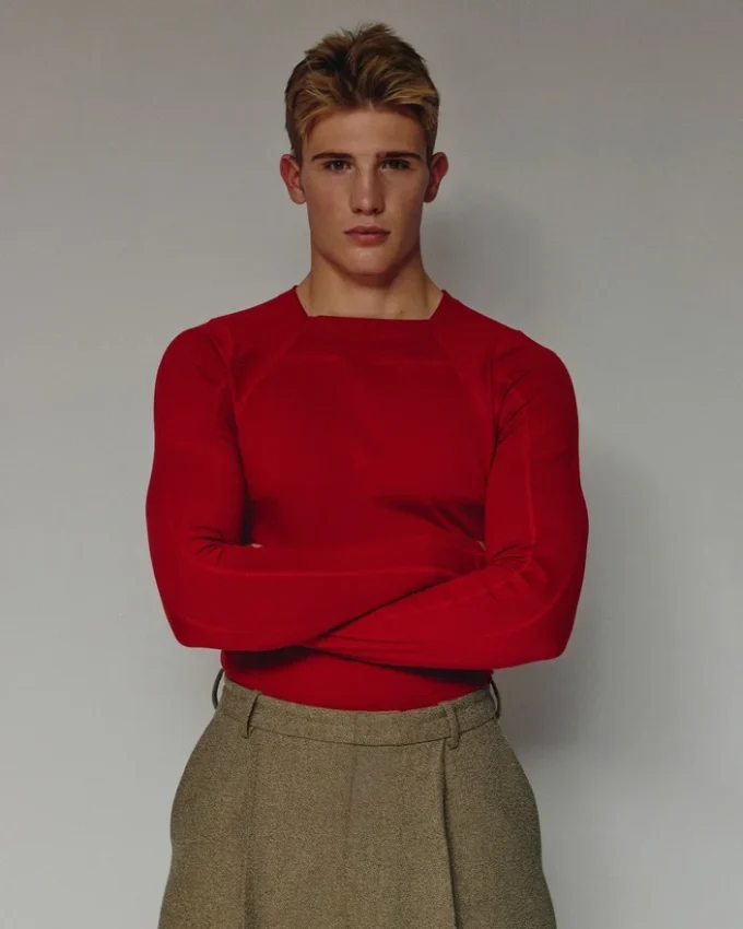Le haut à col montant Jacquemus + Nike Haut à manches longues – Collaboration Jacquemus + Nike Le haut à col montant Jacquemus + Nike Haut à manches longues – Collaboration Jacquemus + Nike