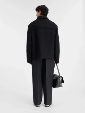 Le manteau court Veste minimaliste carrée Le manteau court Veste minimaliste carrée