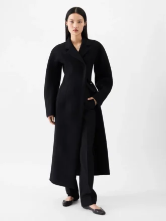 Le manteau Curvo Manteau à épaules arrondies Le manteau Curvo Manteau à épaules arrondies