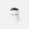 Le mug Montaigne Mug de voyage – vendu exclusivement en ligne et dans notre boutique parisienne Le mug Montaigne Mug de voyage – vendu exclusivement en ligne et dans notre boutique parisienne