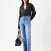 Le pantalon droit en denim de-Nîmes Jean à coupe droite