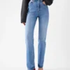 Le pantalon droit en denim de-Nîmes Jean à coupe droite