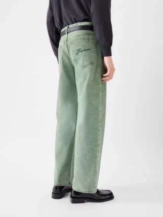 Le pantalon droit en denim de-Nîmes Jean à coupe droite