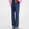 Le pantalon droit en denim de-Nîmes Jean à coupe droite Le pantalon droit en denim de-Nîmes Jean à coupe droite