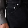 Le pantalon droit en denim de-Nîmes Jean à coupe droite