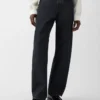 Le pantalon en denim Mirada de Nîmes Jean courbé Le pantalon en denim Mirada de Nîmes Jean courbé