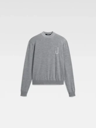 Le pull ajusté en tricot monogrammé