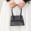 Le sac à main Chiquito en cuir moyen Le sac à main Chiquito en cuir moyen