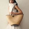 Le sac seau asymétrique Bambola