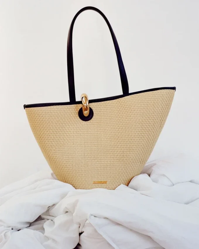 Le sac seau asymétrique Bambola