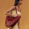 Le sac seau asymétrique Bambola Medium