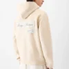 Le sweat à capuche Montaigne Sweat à capuche logo – vendu exclusivement en ligne et dans notre boutique parisienne Le sweat à capuche Montaigne Sweat à capuche logo – vendu exclusivement en ligne et dans notre boutique parisienne