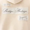 Le sweat à capuche Montaigne Sweat à capuche logo – vendu exclusivement en ligne et dans notre boutique parisienne Le sweat à capuche Montaigne Sweat à capuche logo – vendu exclusivement en ligne et dans notre boutique parisienne