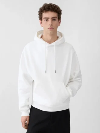 Le sweat-shirt Torsade Sweat à capuche avec logo floqué Le sweat-shirt Torsade Sweat à capuche avec logo floqué