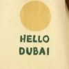 Le t-shirt Hello Dubai T-shirt à logo – vendu exclusivement en ligne et dans nos points de vente aux Émirats arabes unis