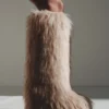 Les bottes hautes en fausse fourrure Yeti Moon Boot de Jacquemus – en collaboration avec Moon Boot Les bottes hautes en fausse fourrure Yeti Moon Boot de Jacquemus – en collaboration avec Moon Boot