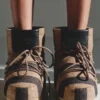 Les bottines rayées Icon Low de Jacquemus en collaboration avec Moon Boot