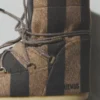 Les bottines rayées Icon Low de Jacquemus en collaboration avec Moon Boot