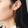 Les boucles d’oreilles Nodo Boucles d’oreilles asymétriques pendantes Les boucles d’oreilles Nodo Boucles d’oreilles asymétriques pendantes