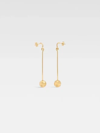 Les boucles d’oreilles Nodo Boucles d’oreilles pendantes ornées de strass Les boucles d’oreilles Nodo Boucles d’oreilles pendantes ornées de strass
